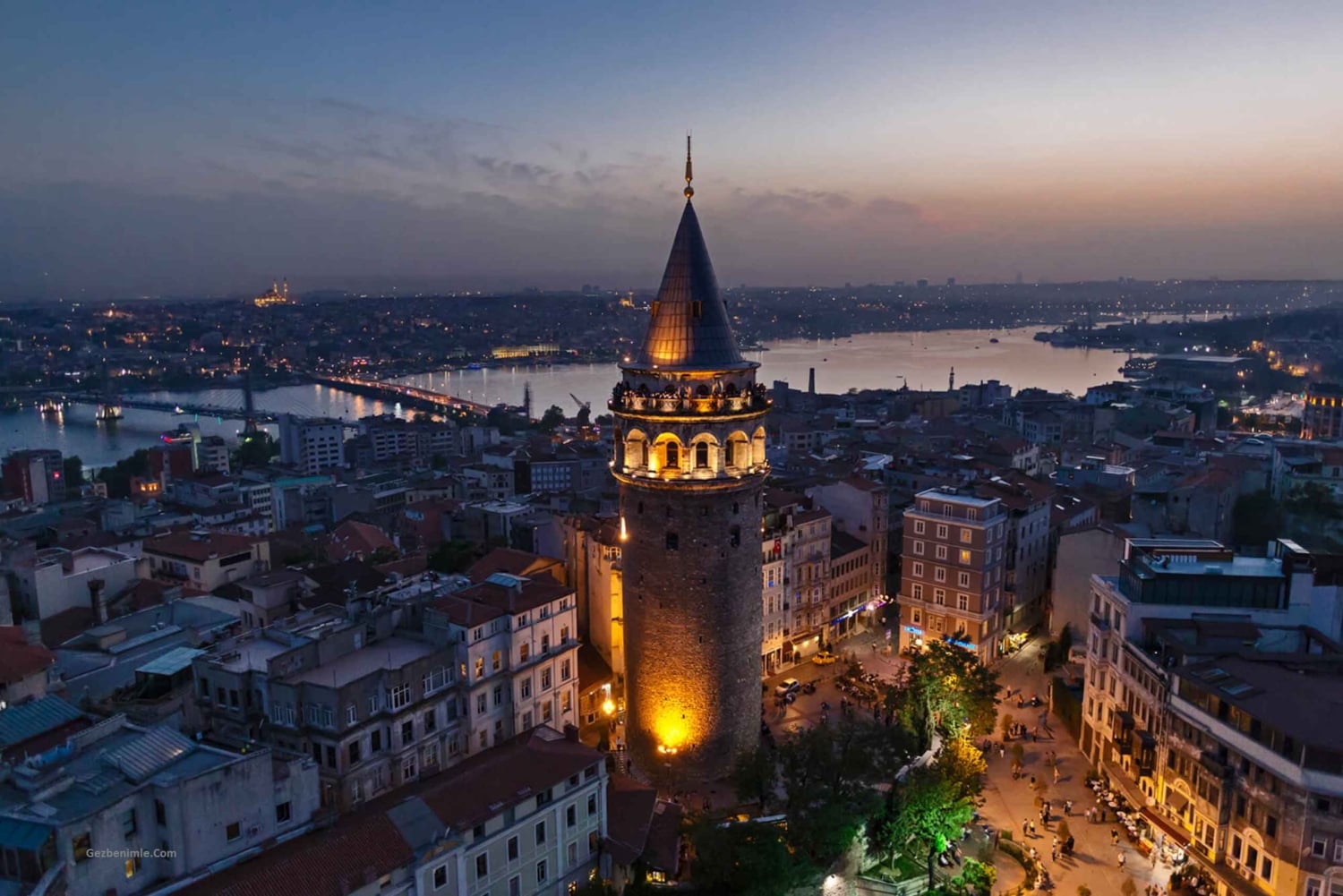 Istanbul: Karakoy District Nighttime Guided Walking Tour