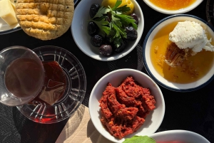 Istanbul: Morning Bosphorus Yacht Cruise w/Turkish Breakfast