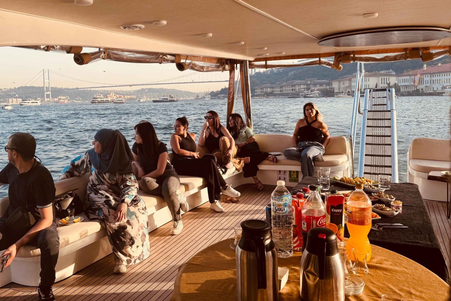 Istanbul: Morning or Sunset Cruise with Guide and Snacks