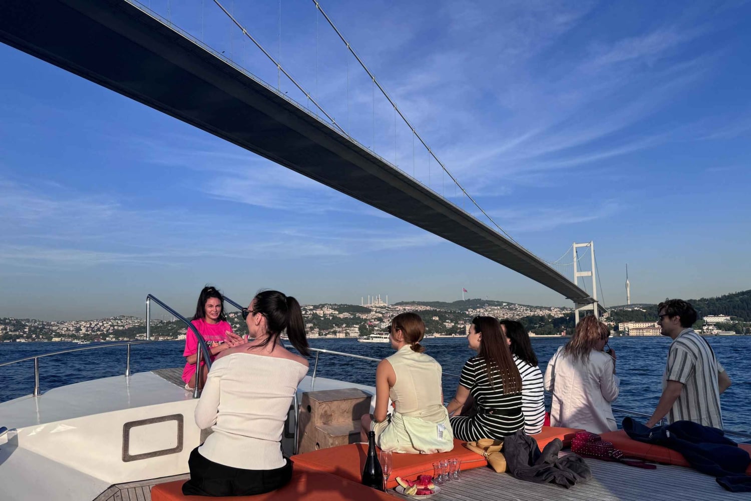 Istanbul: Morning or Sunset Cruise with Guide and Snacks