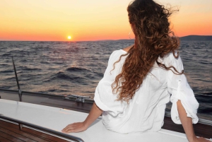 Istanbul: Morning or Sunset Cruise with Guide and Snacks