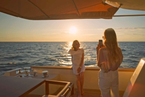 Istanbul: Morning or Sunset Cruise with Guide and Snacks