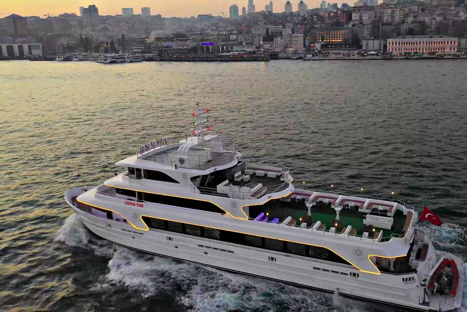 Istanbul: New Year's Eve Bosphorus Cruise with Dinner Option