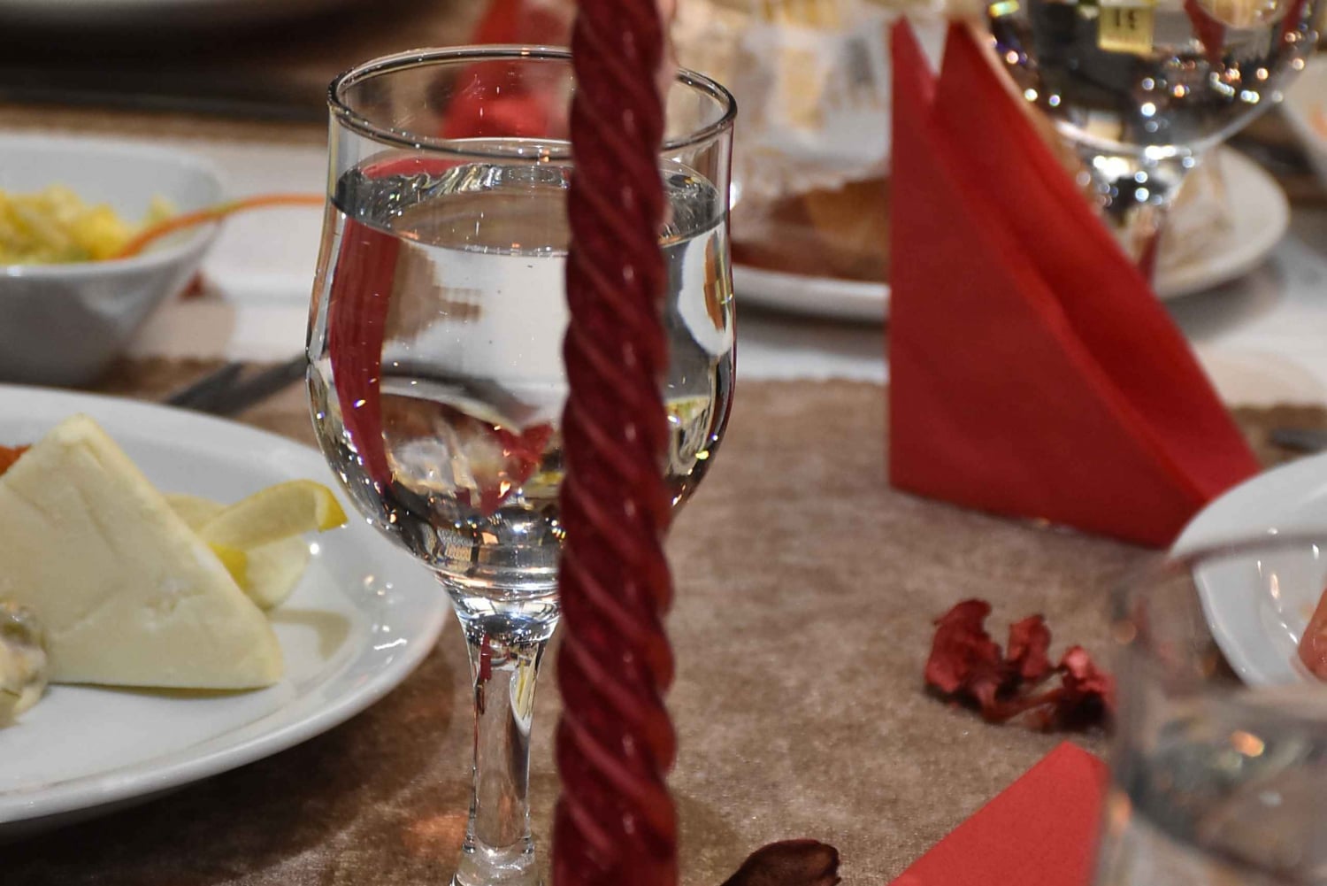 Istanbul: New Year's Eve Bosphorus Cruise with Dinner Option