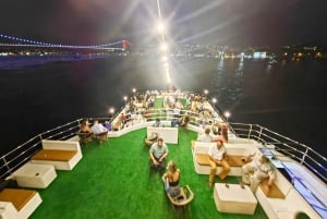 Istanbul: New Year's Eve Bosphorus Cruise with Dinner Option