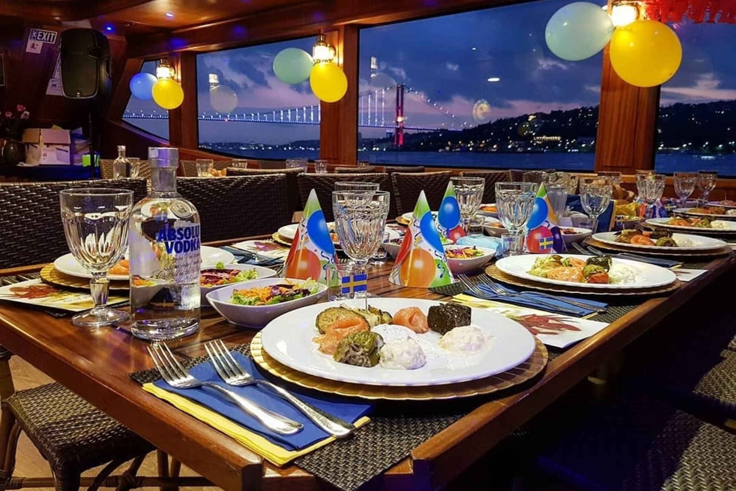 Istanbul: New Year's Eve Bosphorus Cruise with Fireworks