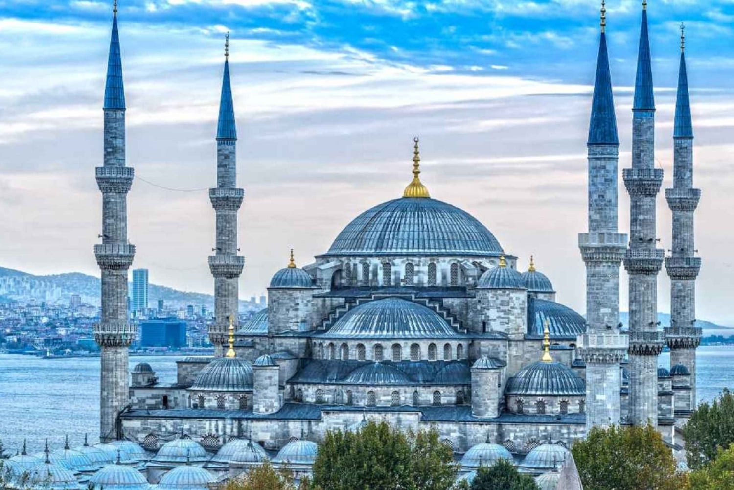 Istanbul: Old Town Tour and Bosphorus Lunch Cruise