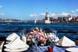 Istanbul: Old Town Tour and Bosphorus Lunch Cruise