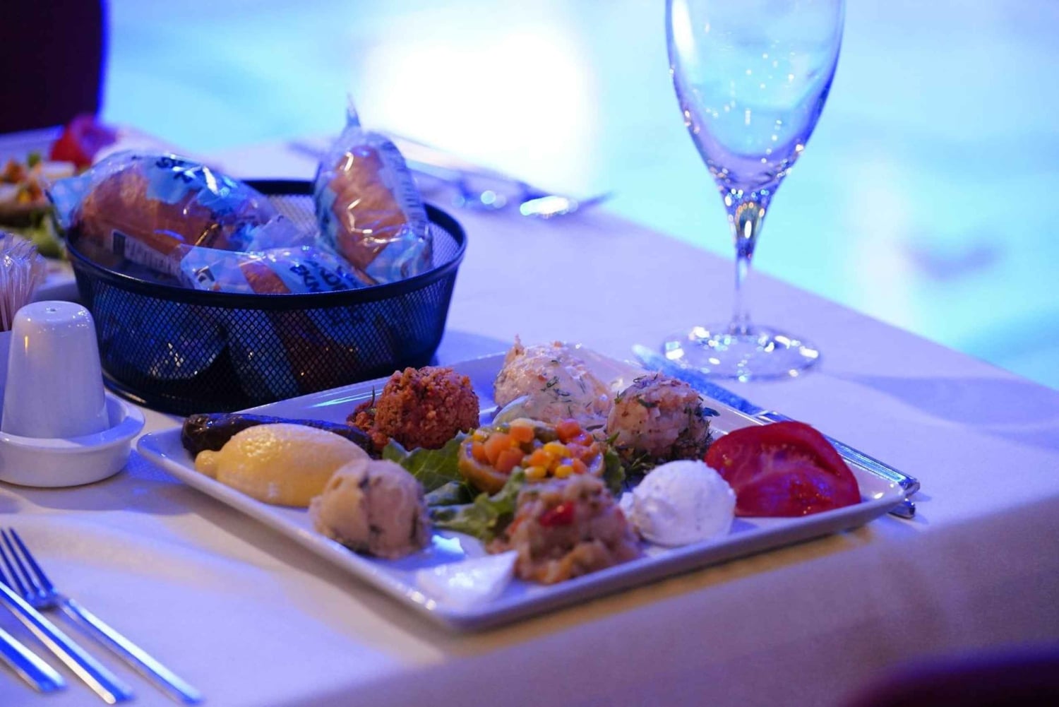 Istanbul: Pasha Istanbul Dinner Cruise