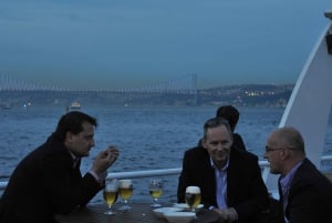 Istanbul: Pasha Istanbul Dinner Cruise