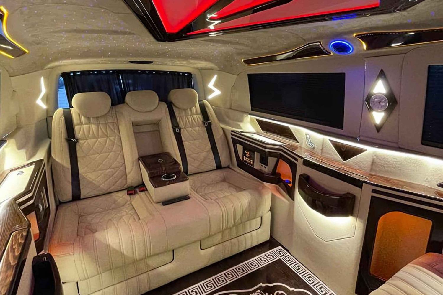 Istanbul: Private Airport Transfer with Meet and Greet