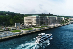 Istanbul: Private Bosphorus Breakfast Cruise on Luxury Yacht