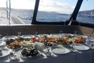 Istanbul: Private Bosphorus Breakfast Cruise on Luxury Yacht