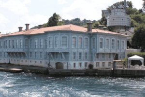 Istanbul: Private Bosphorus Cruise By Luxury Yacht
