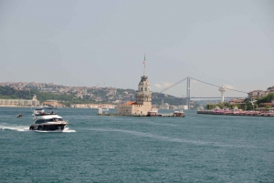 Istanbul: Private Bosphorus Cruise on a Luxurious Yacht