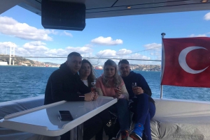 Istanbul: Private Bosphorus Cruise on a Luxurious Yacht