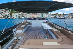 Istanbul: Private Bosphorus Cruise on a Luxurious Yacht