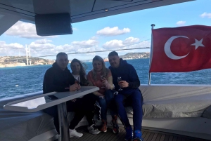Istanbul: Private Bosphorus Cruise on a Luxurious Yacht