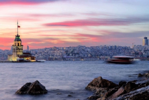 Istanbul: Private Bosphorus Strait Sightseeing Yacht Cruise