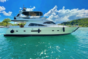 Istanbul: Private Bosphorus Strait Sightseeing Yacht Cruise