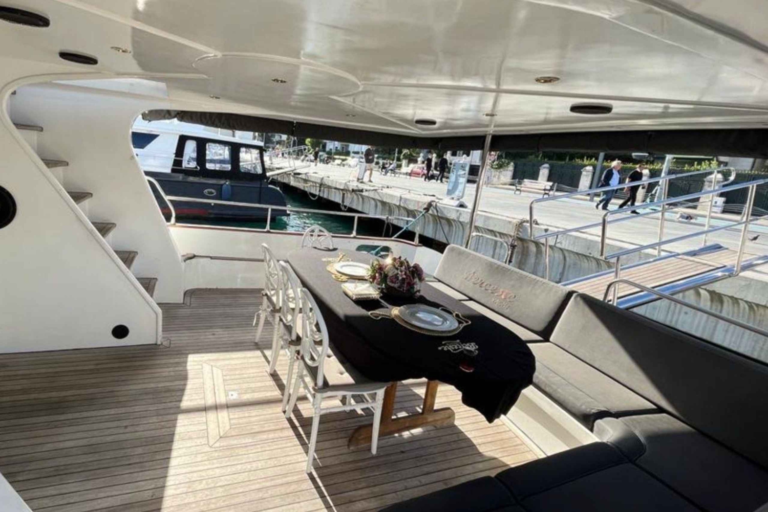 Istanbul: Private Bosphorus Tour On Luxury Yacht Eco#2