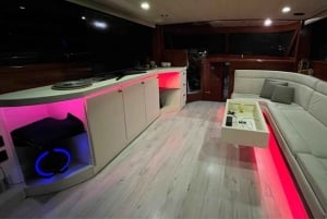 Istanbul: Private Bosphorus Tour On Luxury Yacht Eco#2