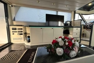 Istanbul: Private Bosphorus Tour On Luxury Yacht Eco#2