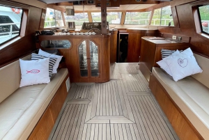 Istanbul: Private Bosphorus Cruise on Luxury Yacht