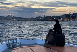 Istanbul: Private Bosphorus Cruise on Luxury Yacht