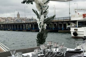 Istanbul: Private Bosphorus Cruise on Luxury Yacht