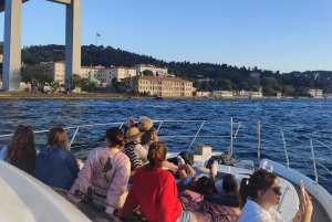 Istanbul: Private Bosphorus Yacht Tour