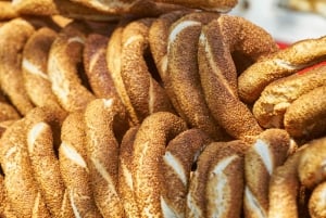 Istanbul: Private Food and City Tour with a Local Host