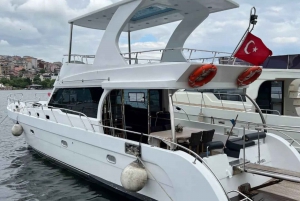 Istanbul: Private Yacht Organization on Bosphorus (14 Meter)