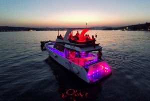 Istanbul: Private Yacht Organization on Bosphorus (14 Meter)