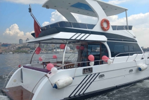 Istanbul: Private Yacht Organization on Bosphorus (14 Meter)