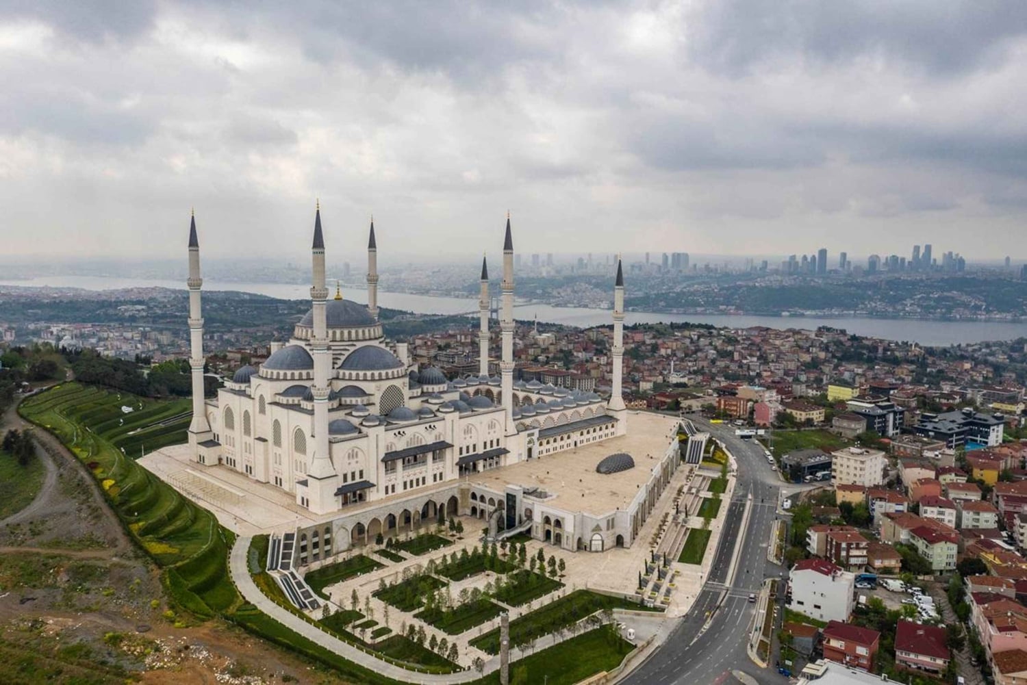 Istanbul: Private Tour of Bosphorus & Asian Side