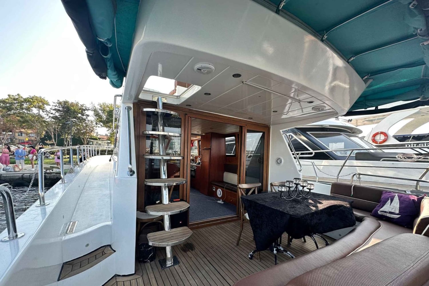 Istanbul:Private Yacht Cruise with Maiden's Tower Visit