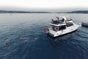 Istanbul: Private Yacht Organization on Bosphorus (14 Meter)