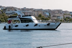 Istanbul: Private Yacht Organization on Bosphorus (14 Meter)