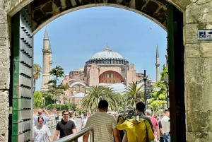 Istanbul Small-Group City and Secret Streets Tour with Guide