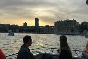 Istanbul: Small-Group Luxury Yacht Sunset Cruise w/ Snacks