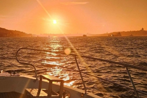 Istanbul: Small-Group Luxury Yacht Sunset Cruise w/ Snacks