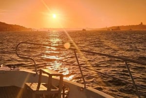 Istanbul: Small-Group Luxury Yacht Sunset Cruise w/ Snacks