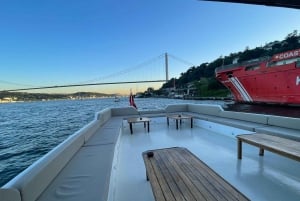 İstanbul: Small-Group Sunset Cruise & Audio Guide w/Snack