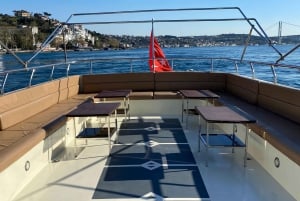 İstanbul: Small-Group Sunset Cruise & Audio Guide w/Snack