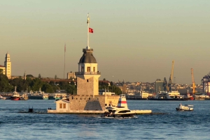 İstanbul: Small-Group Sunset Cruise & Audio Guide w/Snack