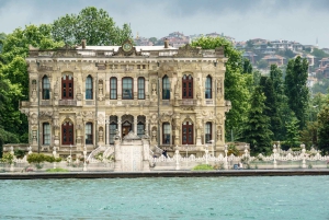 İstanbul: Small-Group Sunset Cruise & Audio Guide w/Snack