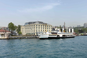 İstanbul: Small-Group Sunset Cruise & Audio Guide w/Snack