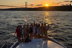 Istanbul: Sunset or Day Small-Group Yacht Cruise with Snacks