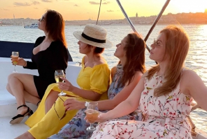 Istanbul: Sunset or Day Small-Group Yacht Cruise with Snacks
